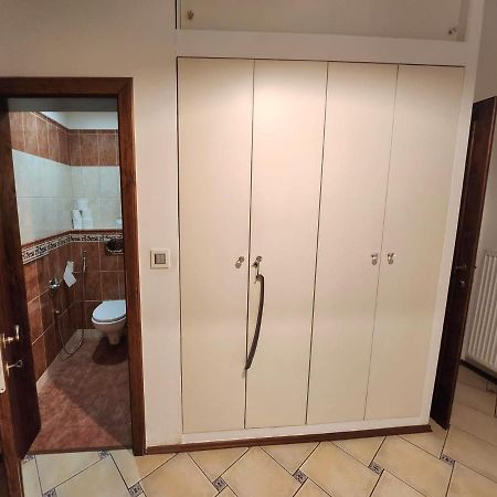Spacious Apartment 6Min From The Dancing House Прага Екстер'єр фото